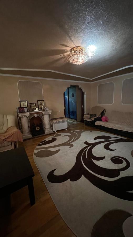 просторі та комфортні «д.і.м.» Apartment Kamianets-Podilskyi